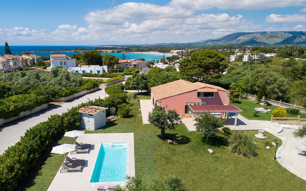 Casa Desiderio - Siracusa, Sicilia: Autumn, Balcony / Terrace / Patio, Building Exterior, Garden, Outdoor, Pool, Scenic View, Spring, Summer