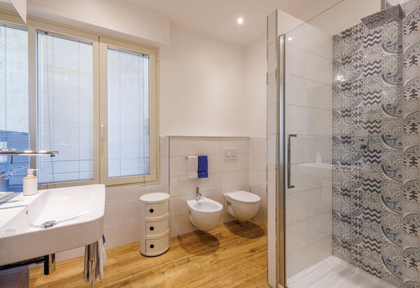 Lucy Florence Charming Modern Apartment Near Piazza Della Libertà: Autumn, Bathroom, Spring, Summer, Winter