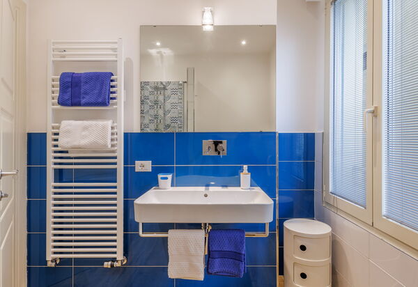 Lucy Florence Charming Modern Apartment Near Piazza Della Libertà: Autumn, Bathroom, Spring, Summer, Winter