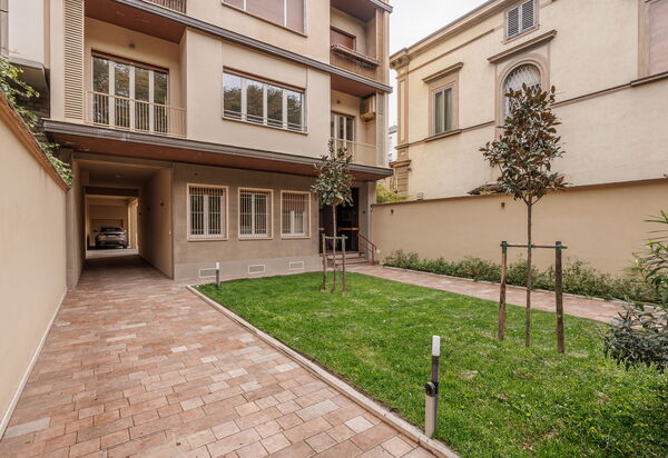 Lucy Florence Charming Modern Apartment Near Piazza Della Libertà: Autumn, Garden, Spring, Summer