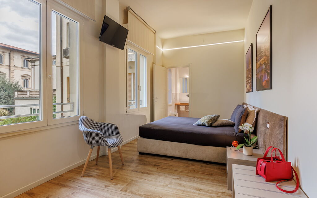 Lucy Florence Charming Modern Apartment Near Piazza Della Libertà: Autumn, Bedroom, Spring, Summer, Winter