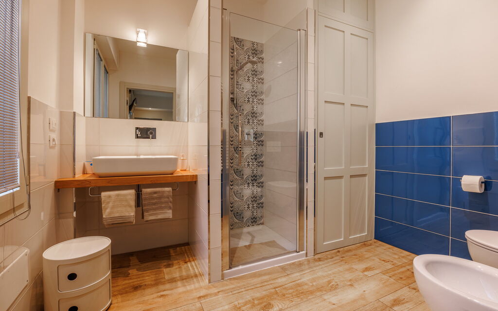 Lucy Florence Charming Modern Apartment Near Piazza Della Libertà: Autumn, Bathroom, Spring, Summer, Winter