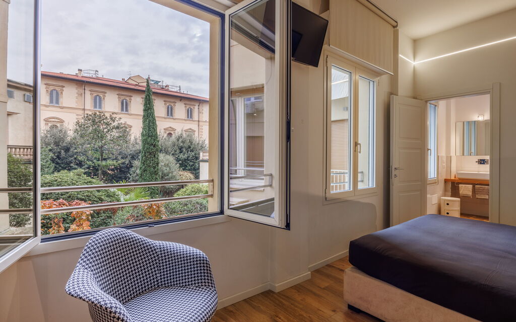 Lucy Florence Charming Modern Apartment Near Piazza Della Libertà: Autumn, Bedroom, Spring, Summer, Winter