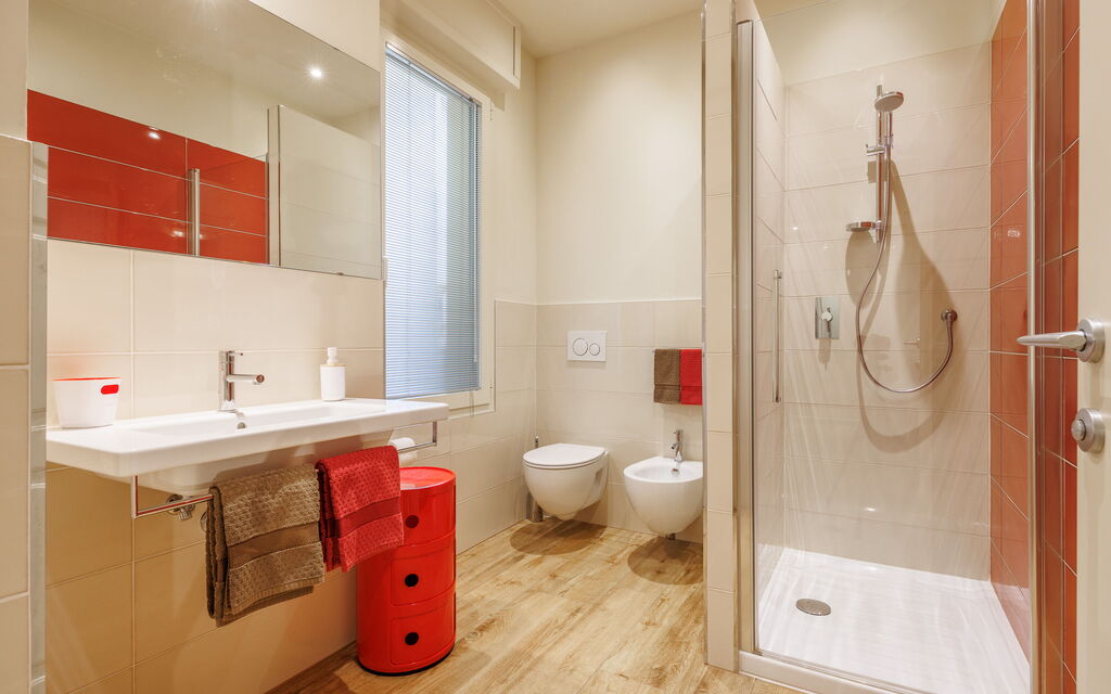 Lucy Florence Charming Modern Apartment Near Piazza Della Libertà: Autumn, Bathroom, Spring, Summer, Winter