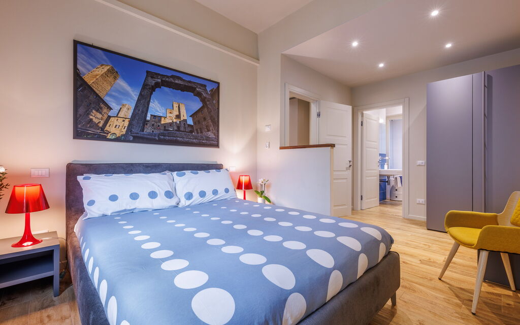 Lucy Florence Charming Modern Apartment Near Piazza Della Libertà: Autumn, Bedroom, Spring, Summer, Winter