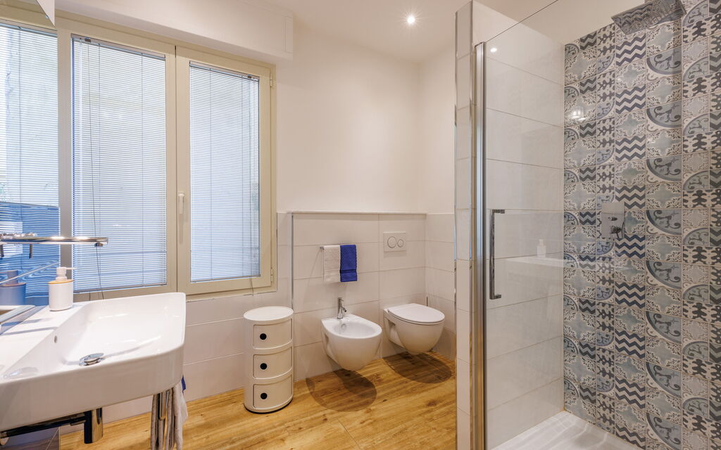 Lucy Florence Charming Modern Apartment Near Piazza Della Libertà: Autumn, Bathroom, Spring, Summer, Winter