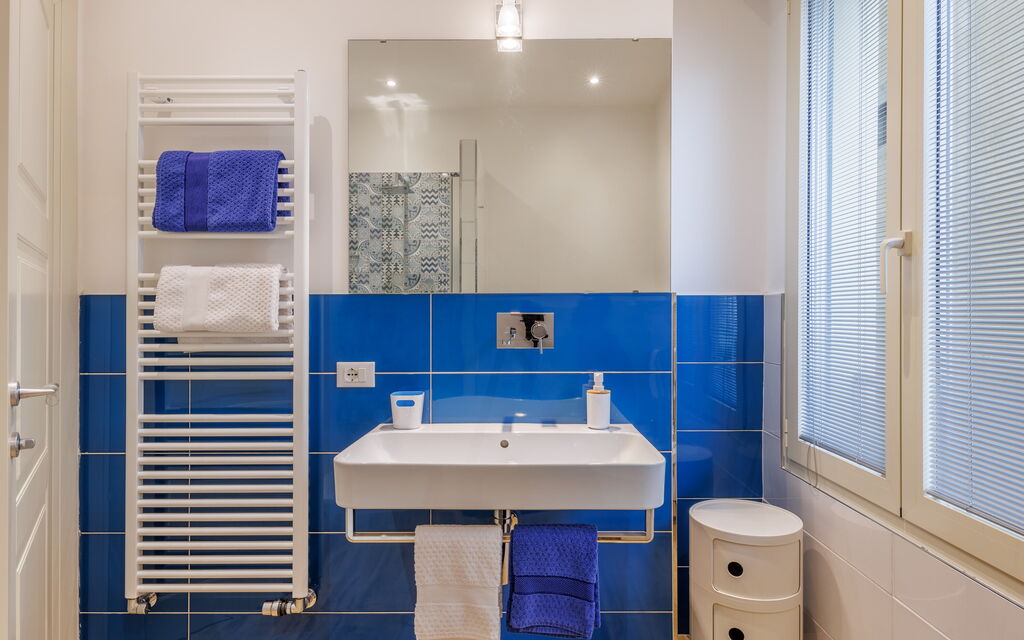 Lucy Florence Charming Modern Apartment Near Piazza Della Libertà: Autumn, Bathroom, Spring, Summer, Winter