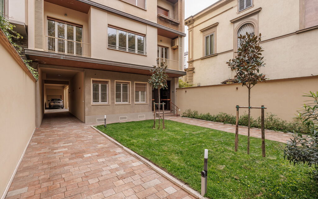 Lucy Florence Charming Modern Apartment Near Piazza Della Libertà: Autumn, Garden, Spring, Summer