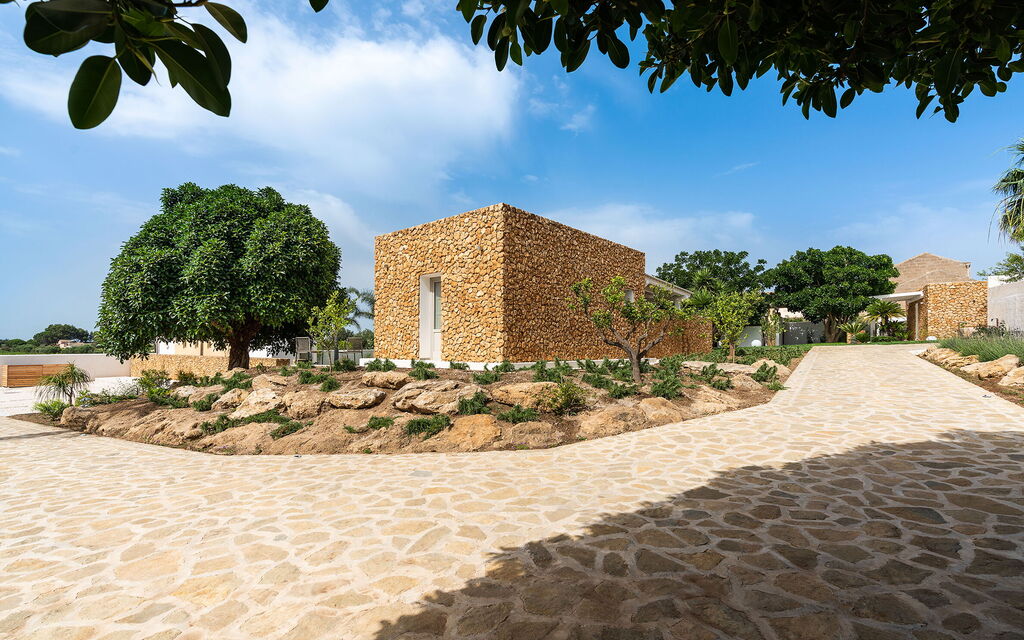 Casa Ocra - Misiliscemi, Sicilia: Autumn, Balcony / Terrace / Patio, Building Exterior, Outdoor, Spring, Summer