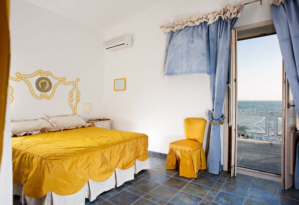 Villa Amena - Siracusa, Sicilia: Autumn, Bedroom, Spring, Summer