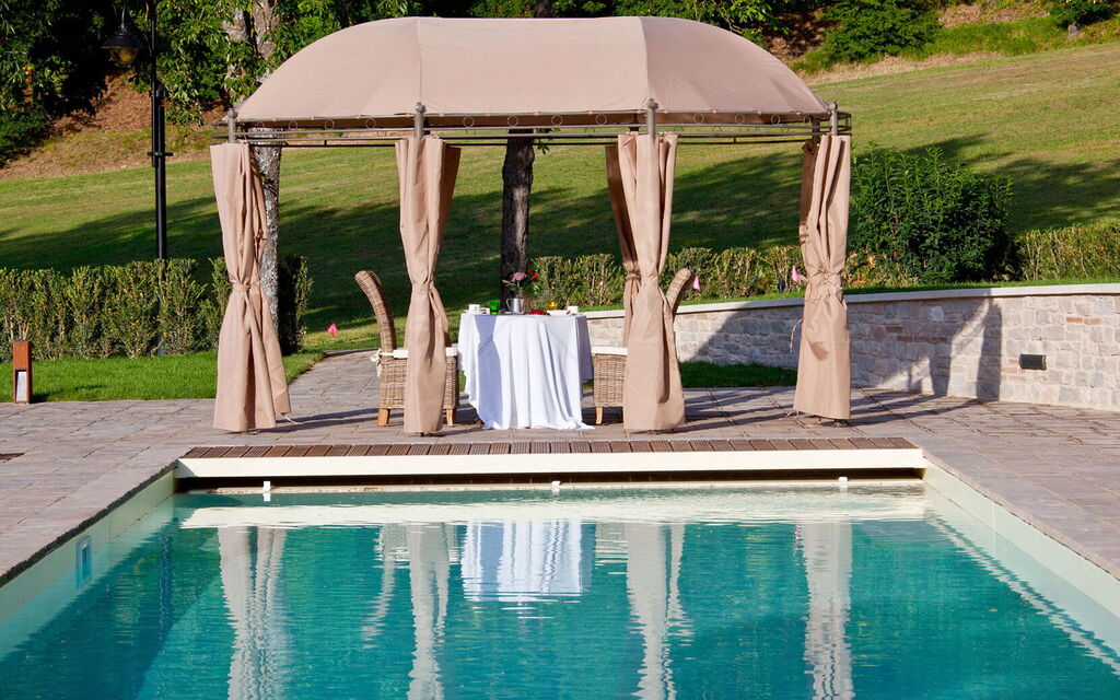 Villa Pietraverde - Gubbio, Umbria: all'aperto, Autunno, Balcone / Terrazza / Patio, Estate, Esterni, Giardino, Piscina, Primavera