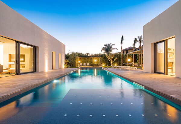 Villa Duetto - Siracusa, Sicilia: Autumn, Balcony / Terrace / Patio, Building Exterior, Outdoor, Pool, Spring, Summer