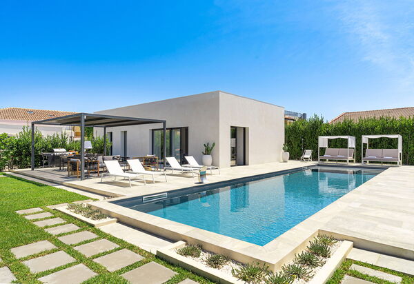 Villa Duetto - Siracusa, Sicilia: Autumn, Balcony / Terrace / Patio, Building Exterior, Outdoor, Pool, Spring, Summer