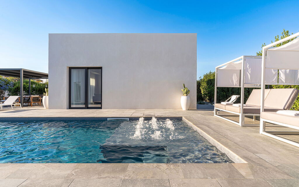 Villa Duetto - Siracusa, Sicilia: Autumn, Balcony / Terrace / Patio, Building Exterior, Outdoor, Pool, Spring, Summer