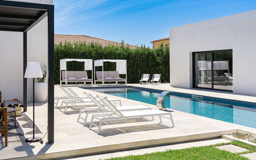 Villa Duetto - Siracusa, Sicilia: Autumn, Balcony / Terrace / Patio, Building Exterior, Outdoor, Pool, Spring, Summer