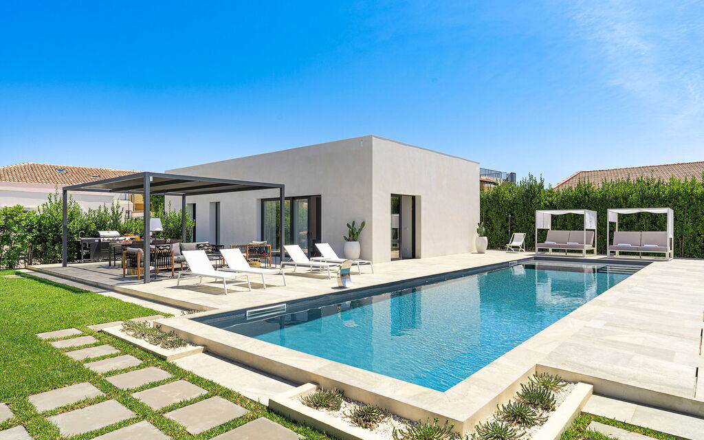 Villa Duetto - Siracusa, Sicilia: Autumn, Balcony / Terrace / Patio, Building Exterior, Outdoor, Pool, Spring, Summer