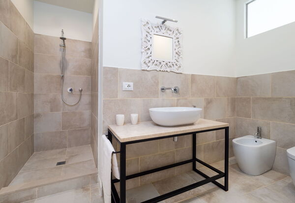 Villa Diamante - Siracusa, Sicilia: Autumn, Bathroom, Spring, Summer