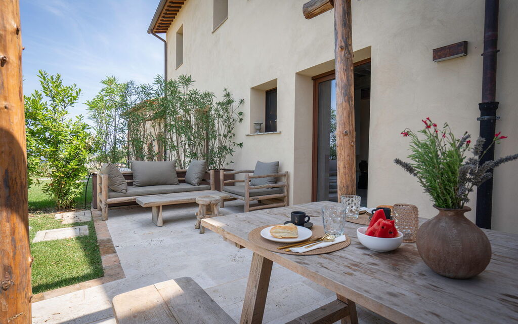 Coratina Spereto Apartment with Pool, Montaione: Autumn, Building Exterior, Spring, Summer