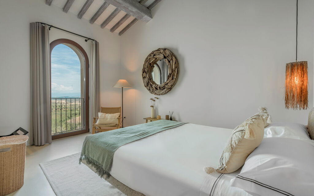 Coratina Spereto Apartment with Pool, Montaione: Autumn, Bedroom, Spring, Summer