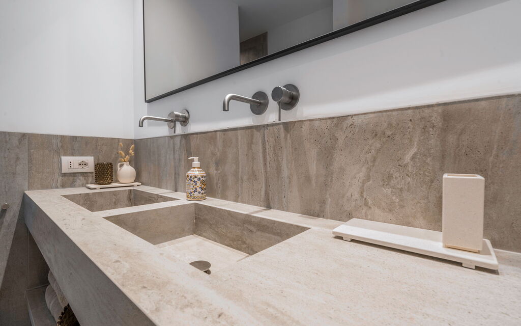 Coratina Spereto Apartment with Pool, Montaione: Autumn, Bathroom, Spring, Summer