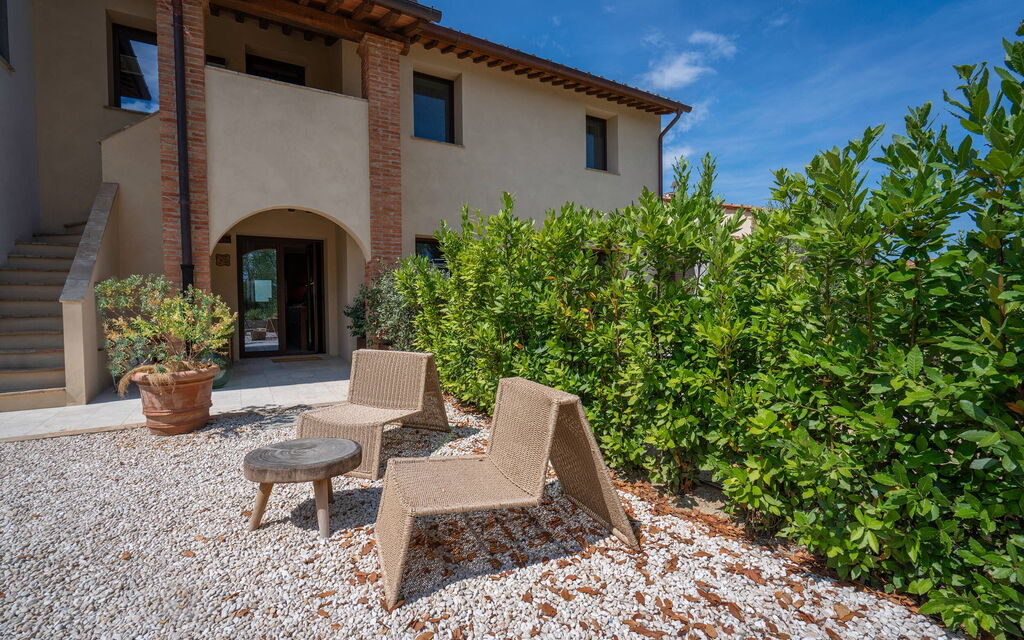 Coratina Spereto Apartment with Pool, Montaione: Autumn, Building Exterior, Spring, Summer