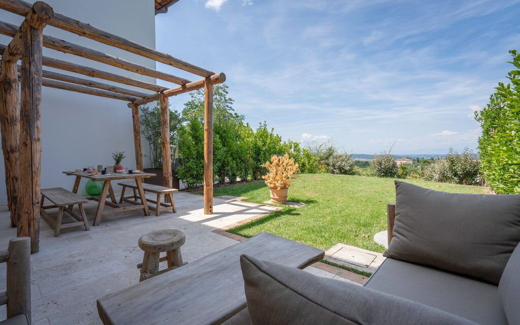 Coratina Spereto Apartment with Pool, Montaione: Autumn, Building Exterior, Spring, Summer