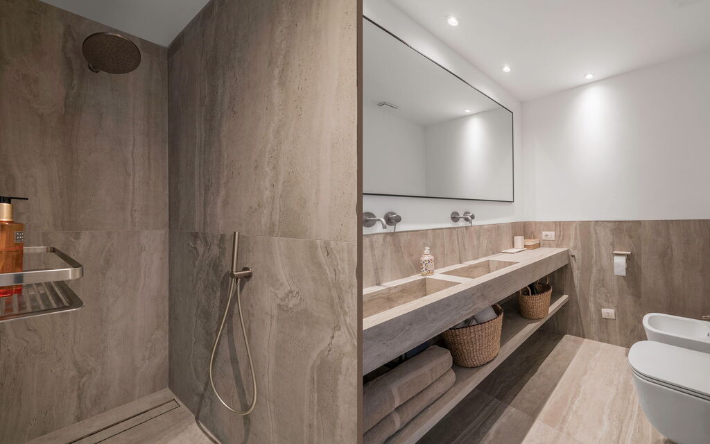 Coratina Spereto Apartment with Pool, Montaione: Autumn, Bathroom, Spring, Summer